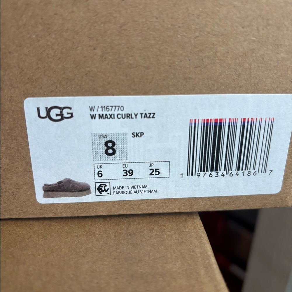 UGG Women's Slippers (Never Been Worn) - Picture 2 of 3
